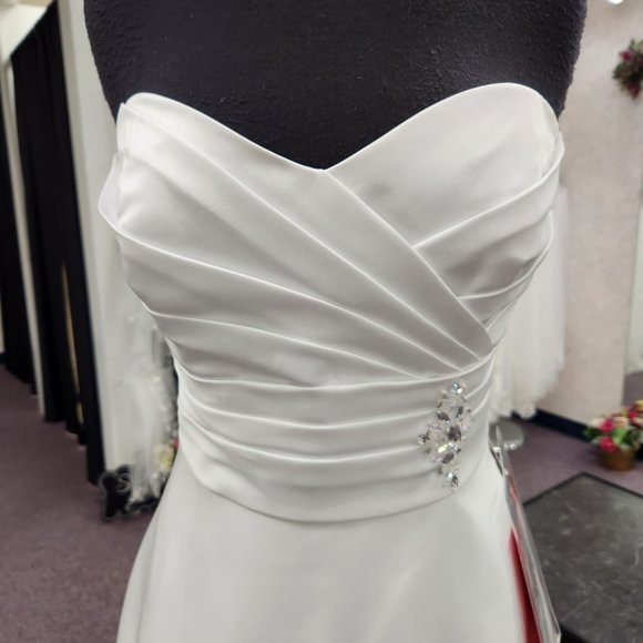 Alfred Angelo 7166 Size 6 Ivory Bridal Gown/Wedding Dress - Picture 2 of 5